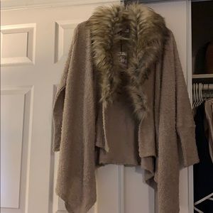VICI fur collared cardigan.
